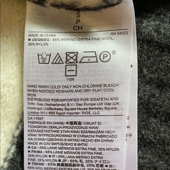 Banana Republic Cream and Dark Gray Crew Neck Sweater with Color-Blocked Design - Picture 5 of 7